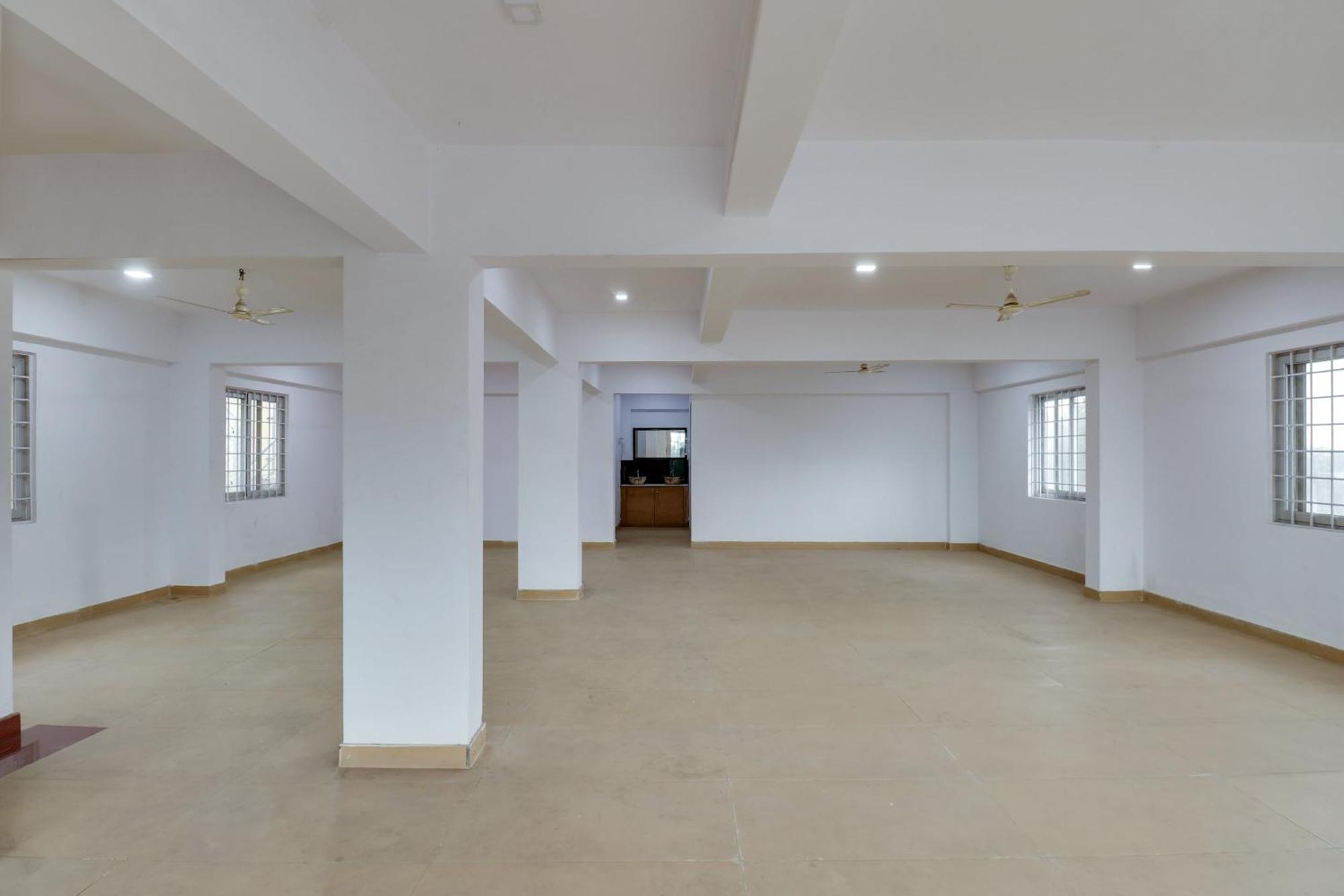 Oyo Flagship Gayathri Lodging & Boarding Hotel Bangalore Eksteriør billede