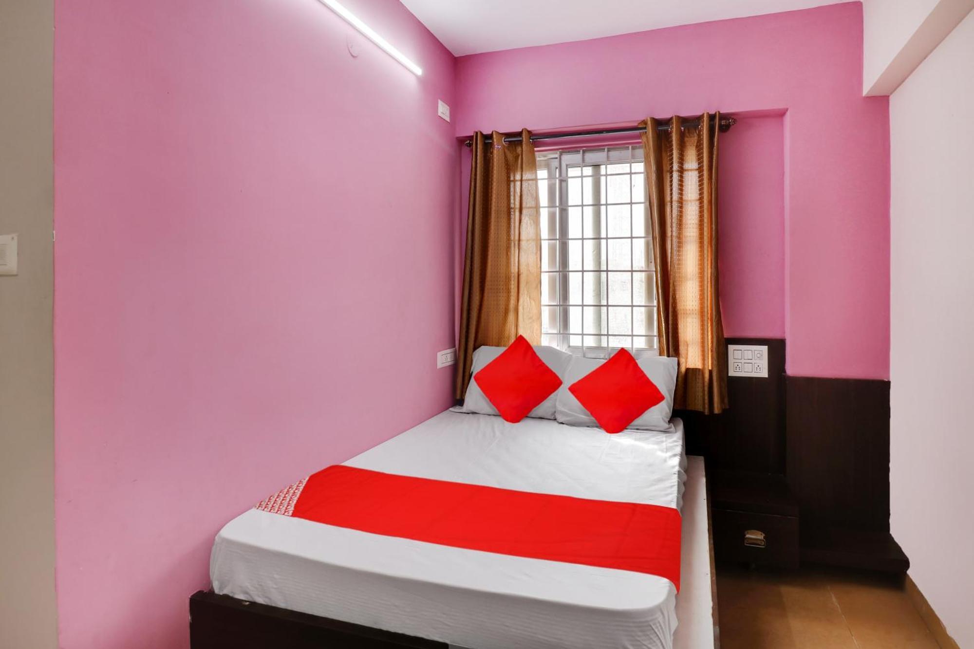 Oyo Flagship Gayathri Lodging & Boarding Hotel Bangalore Eksteriør billede