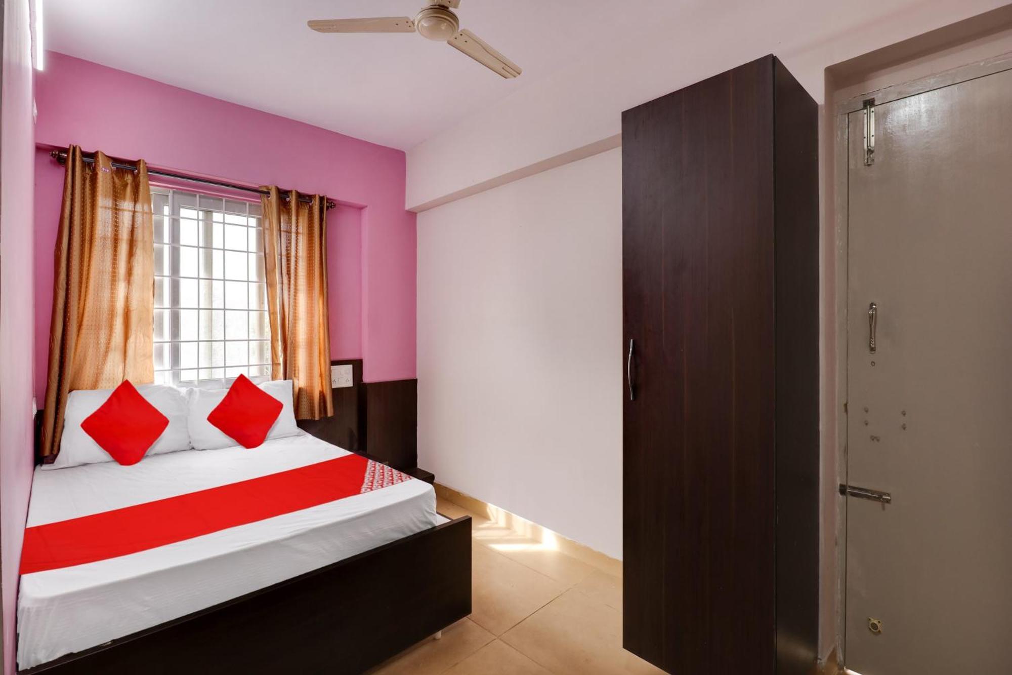 Oyo Flagship Gayathri Lodging & Boarding Hotel Bangalore Eksteriør billede