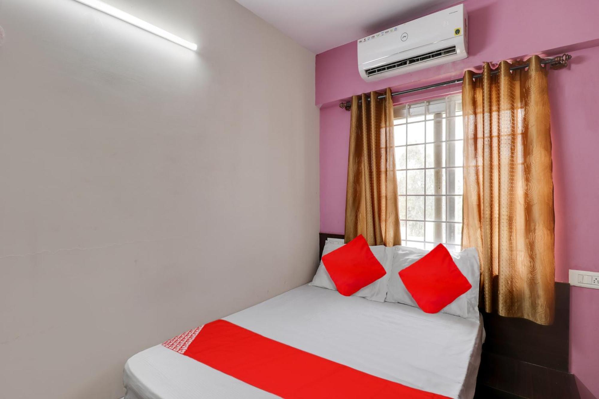 Oyo Flagship Gayathri Lodging & Boarding Hotel Bangalore Eksteriør billede