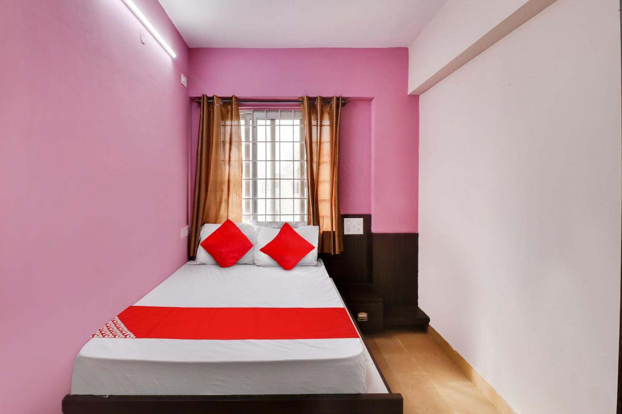 Oyo Flagship Gayathri Lodging & Boarding Hotel Bangalore Eksteriør billede