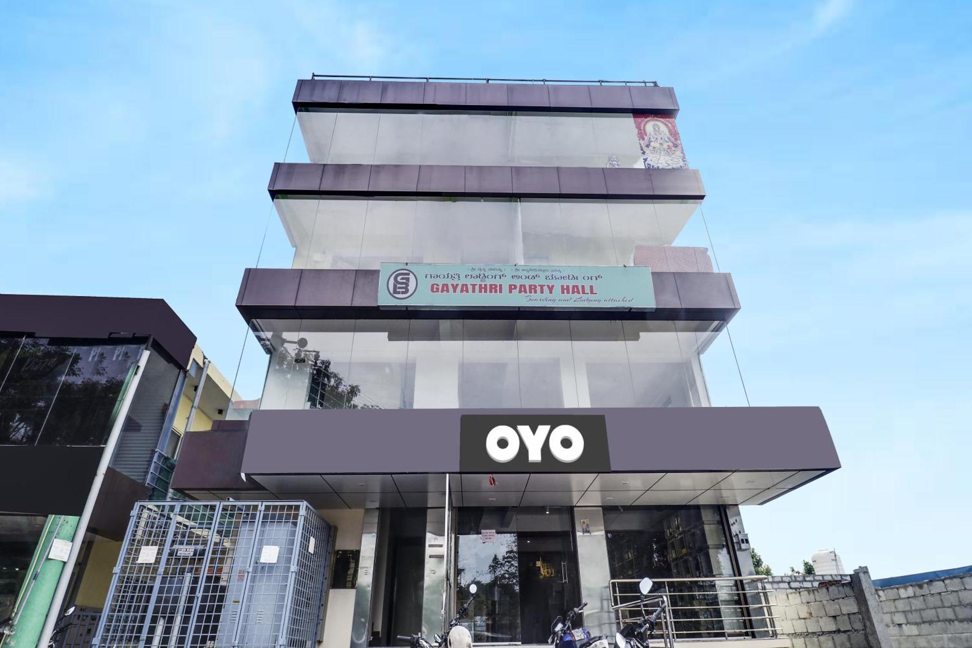 Oyo Flagship Gayathri Lodging & Boarding Hotel Bangalore Eksteriør billede