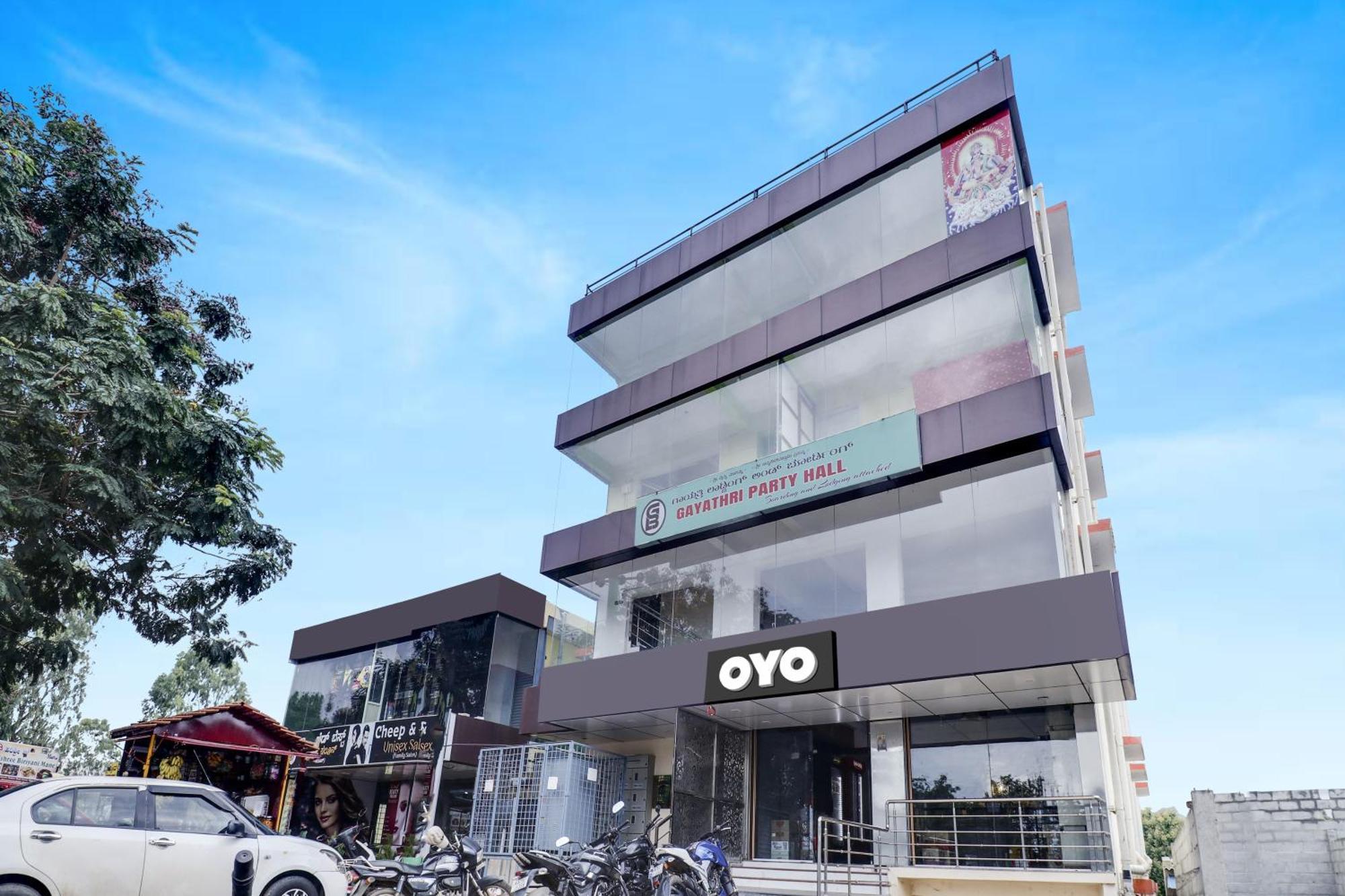 Oyo Flagship Gayathri Lodging & Boarding Hotel Bangalore Eksteriør billede