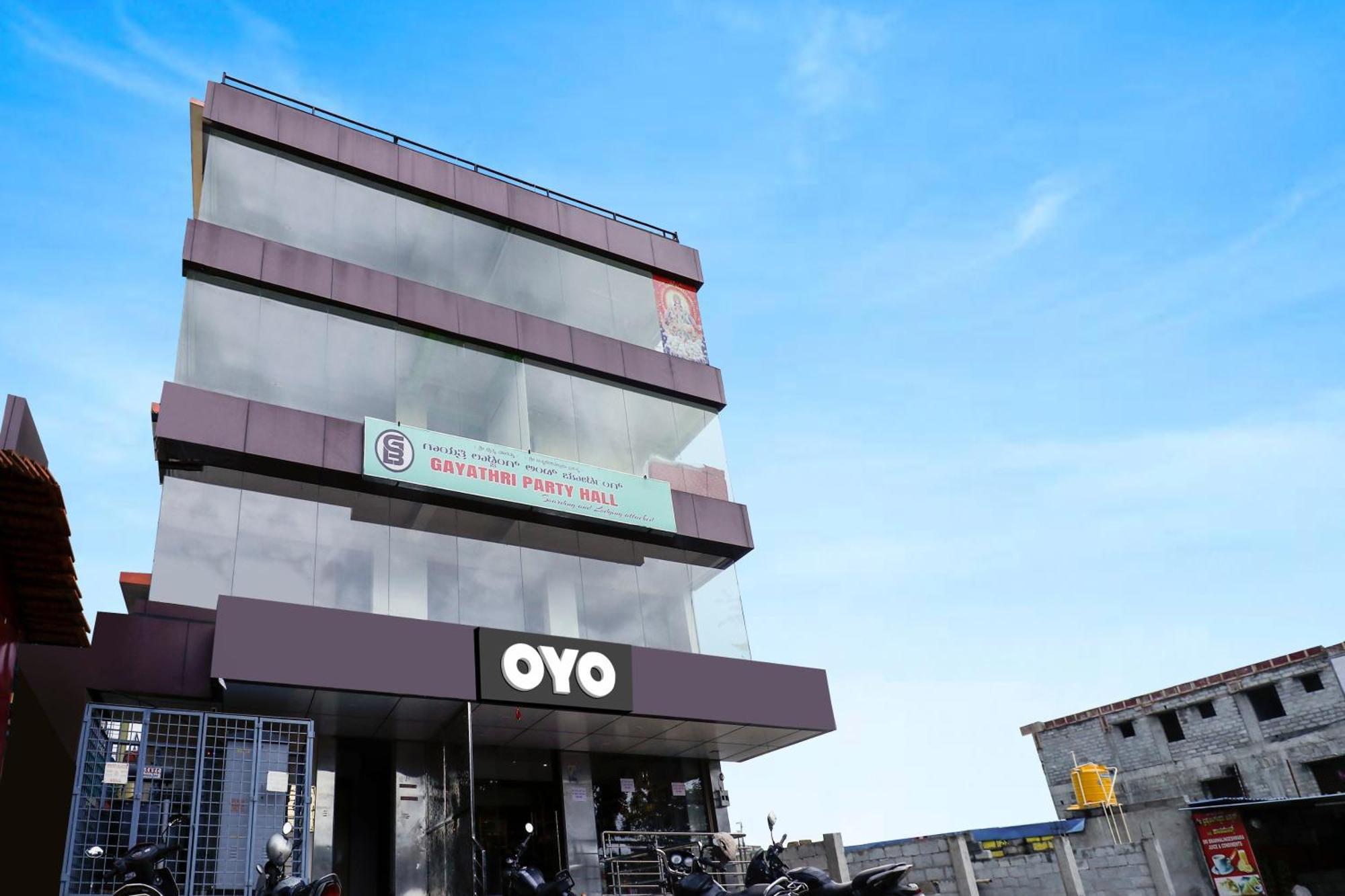 Oyo Flagship Gayathri Lodging & Boarding Hotel Bangalore Eksteriør billede